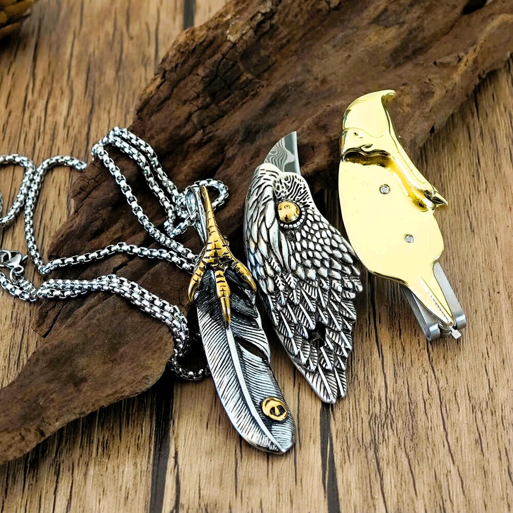 The golden eagle head necklace has a message starter function and is suitable for daily wear.