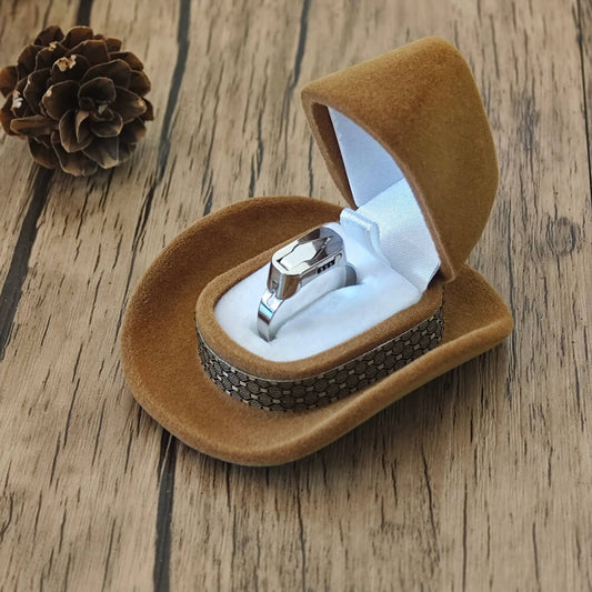 Cowboy-style EDC ring with creative hat-shaped box