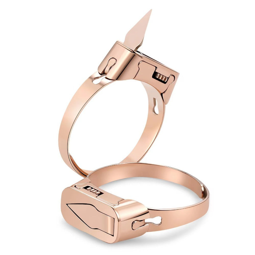 Cowboy-style EDC ring with creative hat-shaped box