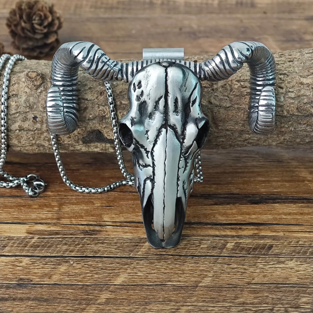 Tactical skull pendant necklace for men with outdoor style