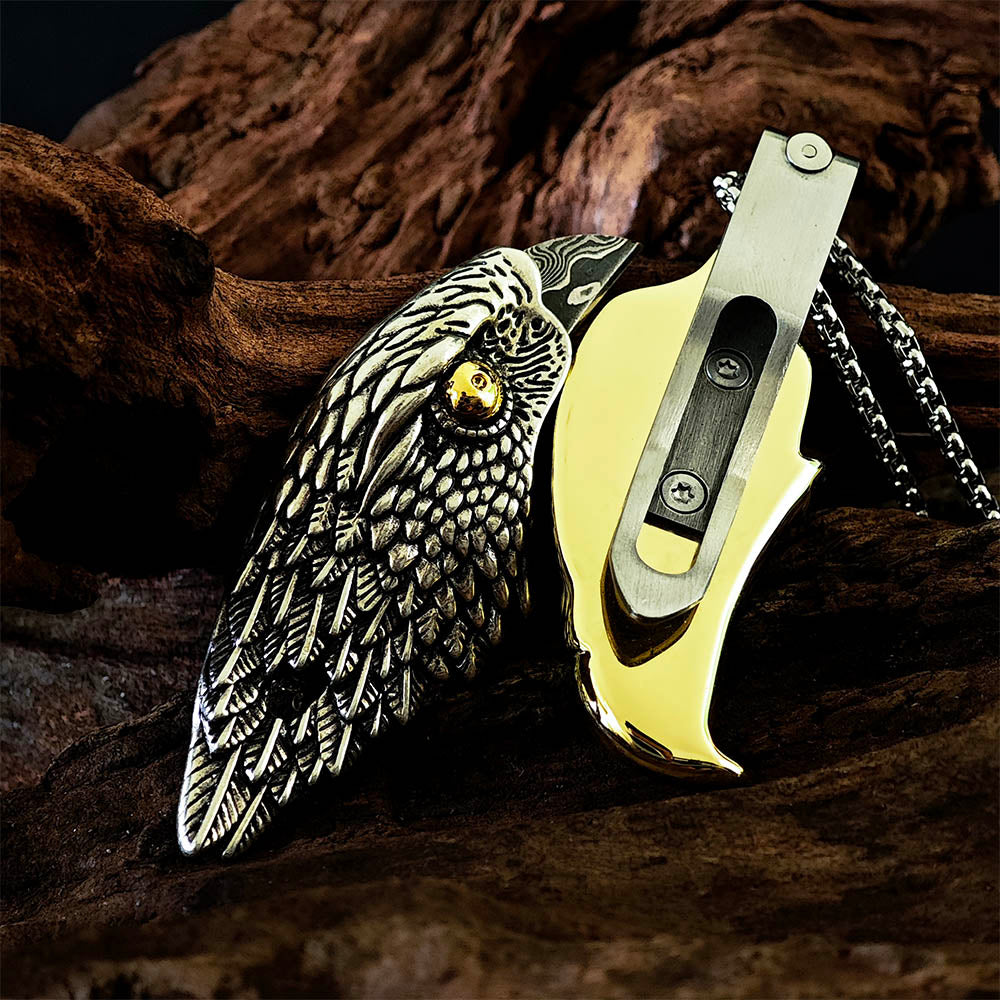The golden eagle head necklace has a message starter function and is suitable for daily wear.