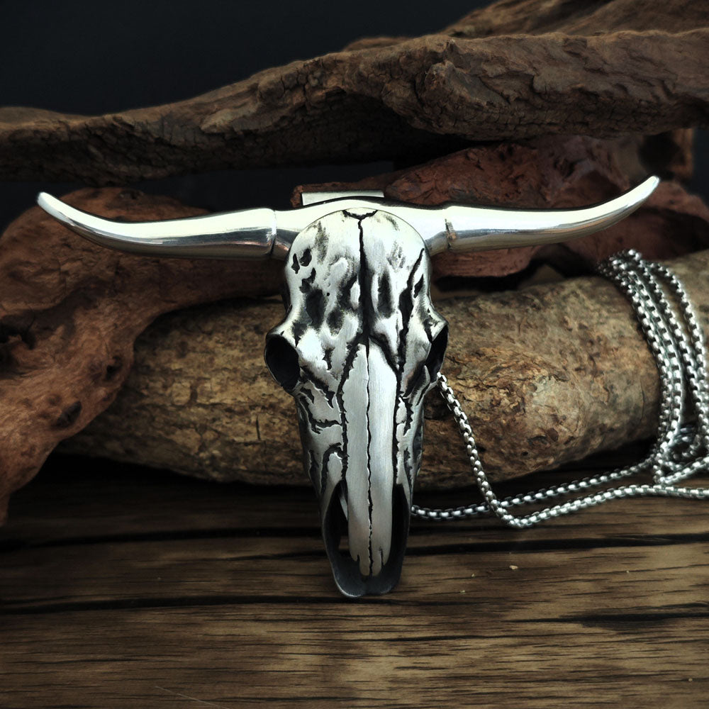 Collar de calavera de cuernos largos