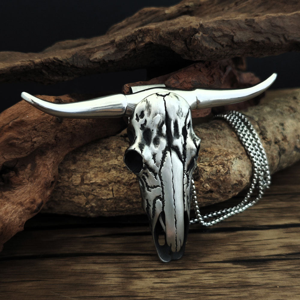 Collar de calavera de cuernos largos