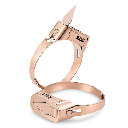 Cowboy-style EDC ring with creative hat-shaped box